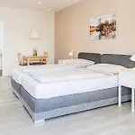 Schaefers Hotel, Self Check-in & Gratis Baeckerfruehstueck