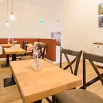 Schaefers Hotel, Self Check-In & Gratis Baeckerfruehstueck