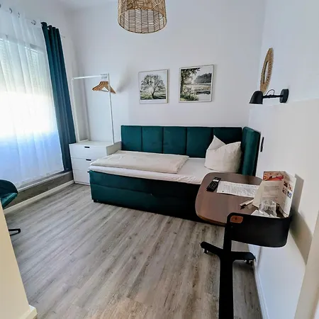 Schaefers Hotel, Self Check-in & Gratis Baeckerfruehstueck フェヒタ