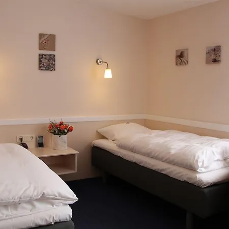 Schaefers Hotel, Self Check-in & Gratis Baeckerfruehstueck Hotel